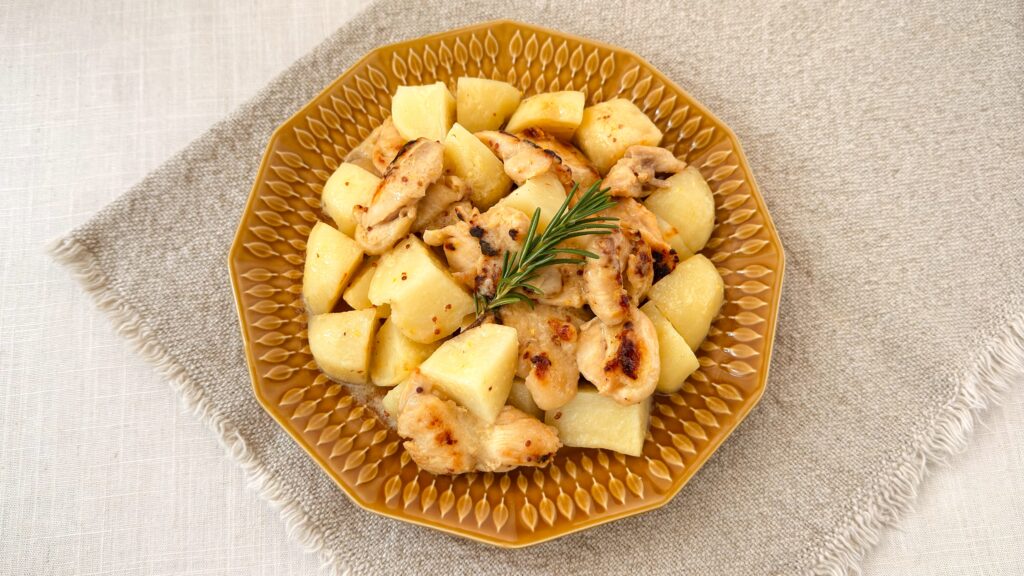 大塚食品_「メインディップ 鶏ももポテトのハニーマスタード」の皿盛り