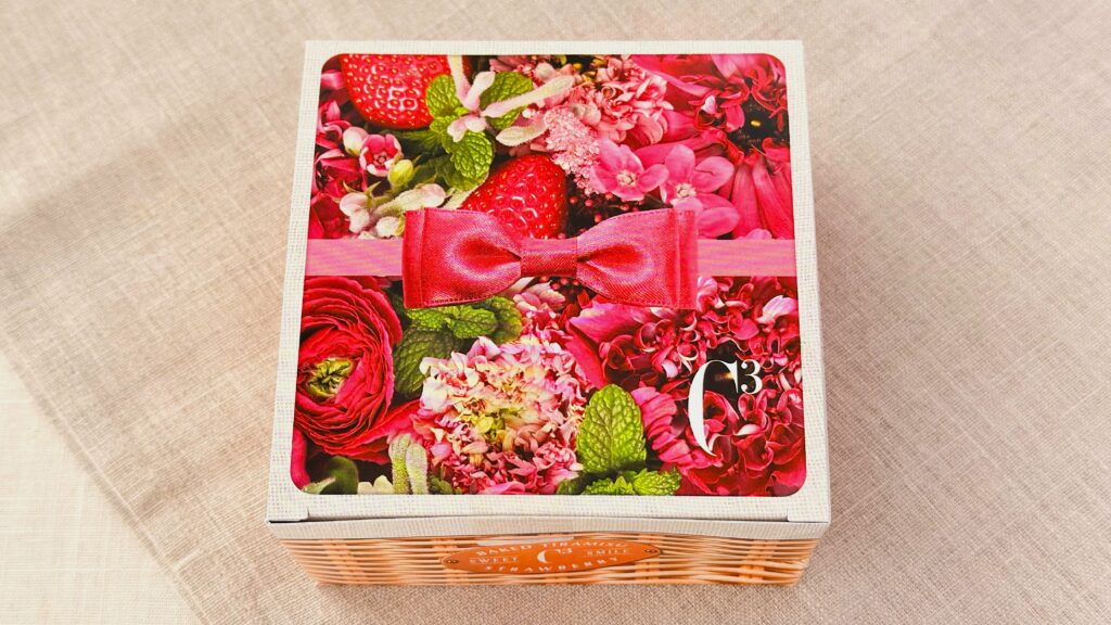 シーキューブ_「焼きティラミス いちご 3個入」のパッケージ