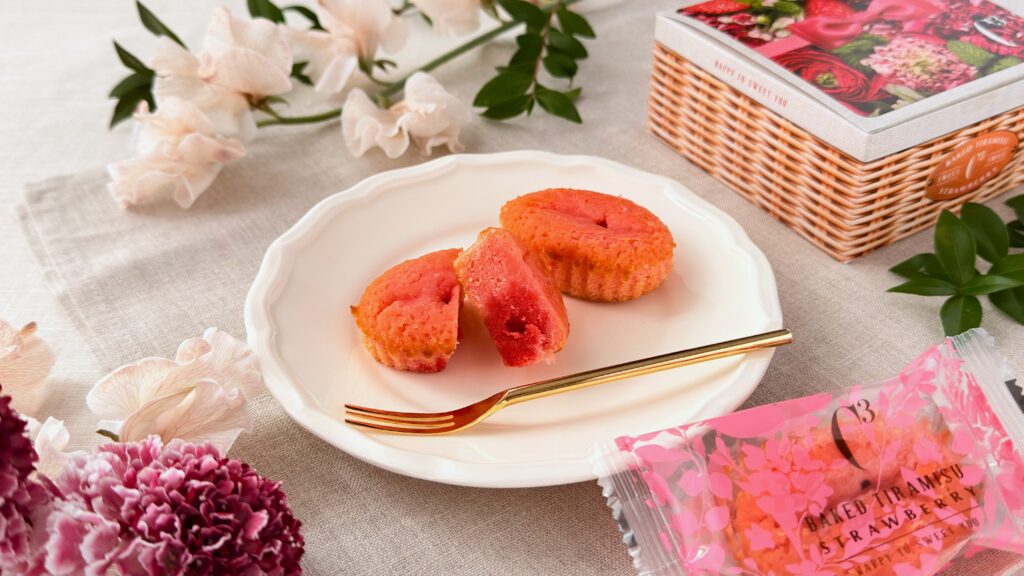 シーキューブ_「焼きティラミス いちご」の皿盛り