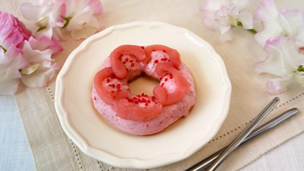 ミスタードーナツ_「桜もちっとドーナツ 咲くいちごみるく」の皿のせ