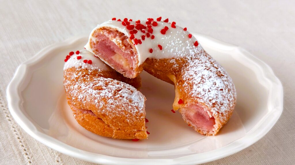 ミスタードーナツ_「桜もちっとドーナツ 花やぐいちごみるくカスタード」の断面