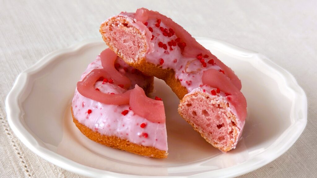 ミスタードーナツ_「桜もちっとドーナツ 咲くいちごみるく」の断面