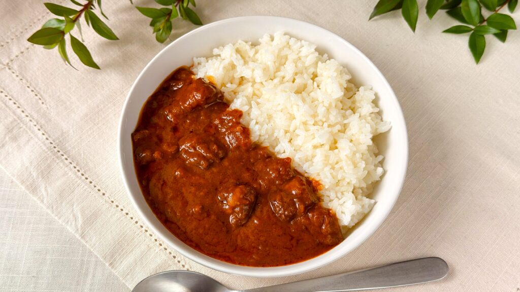 無印良品_「デミグラスソースの欧風ビーフカレー」の皿盛り