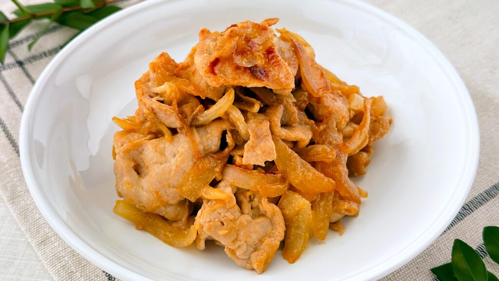 大塚食品_「メインディップ 豚ロース玉ねぎのしょうが焼き」の皿盛り