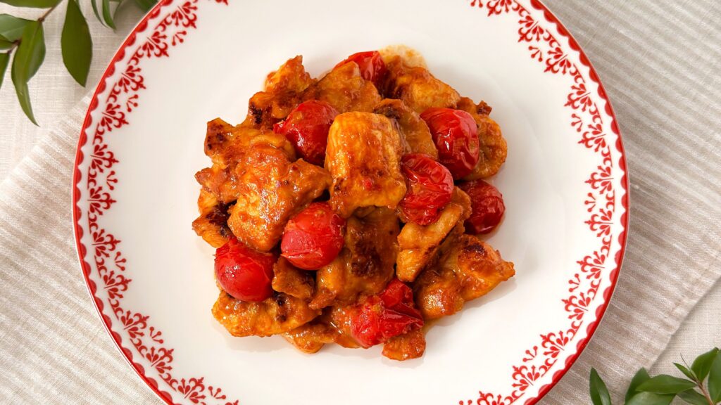 大塚食品_「メインディップ 鶏ももトマトのタンドリー」の皿盛り