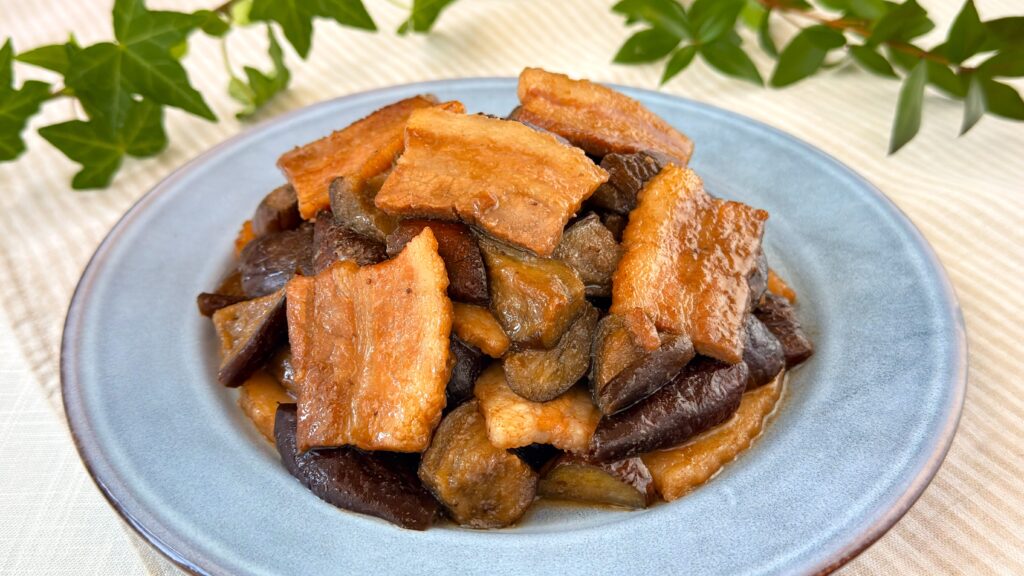 大塚食品_「メインディップ 豚バラなすのバルサミコ炒め」の皿盛り