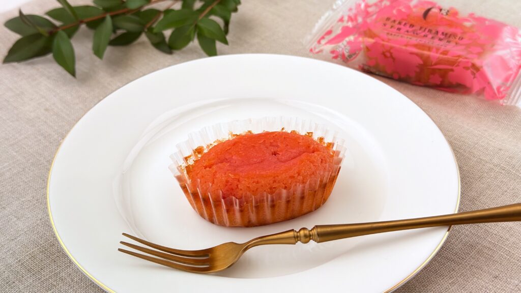 シーキューブ_「焼きティラミス いちご」の皿のせ