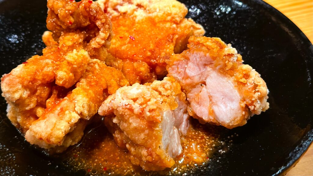 やまや_「熟成鶏の唐揚げめんたい風味定食」の唐揚げの断面