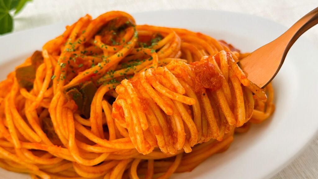 HACHI_「レストランHACHIのナポリタンソース」のパスタの様子