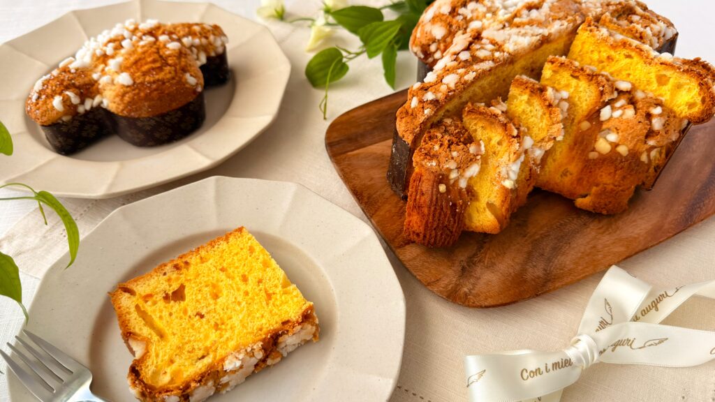 ドンク_「コロンバ」のカットした皿のせやお花などが並んでいる様子