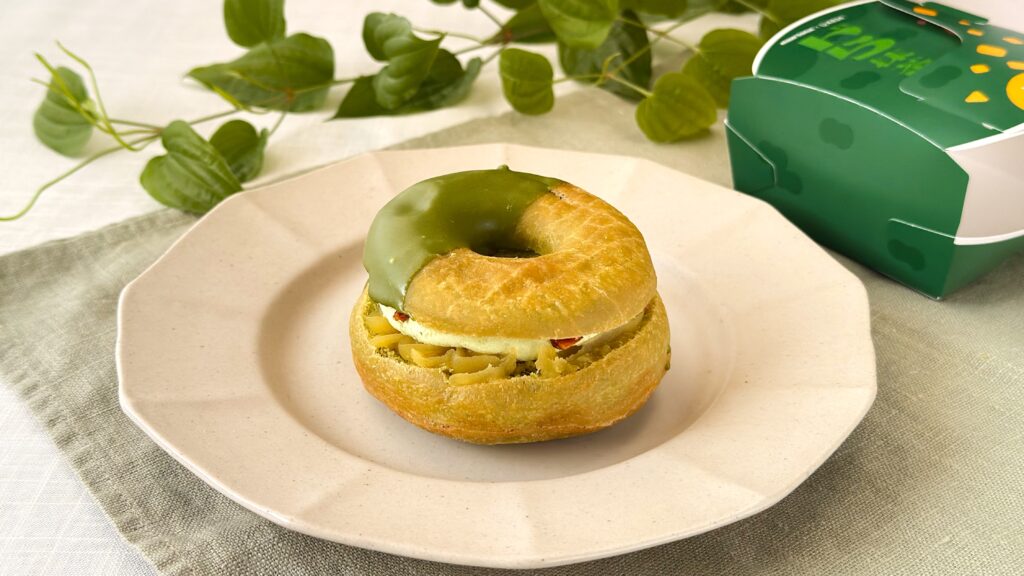 ミスタードーナツ_「ドら抹茶 栗あん抹茶ホイップ」の皿のせ