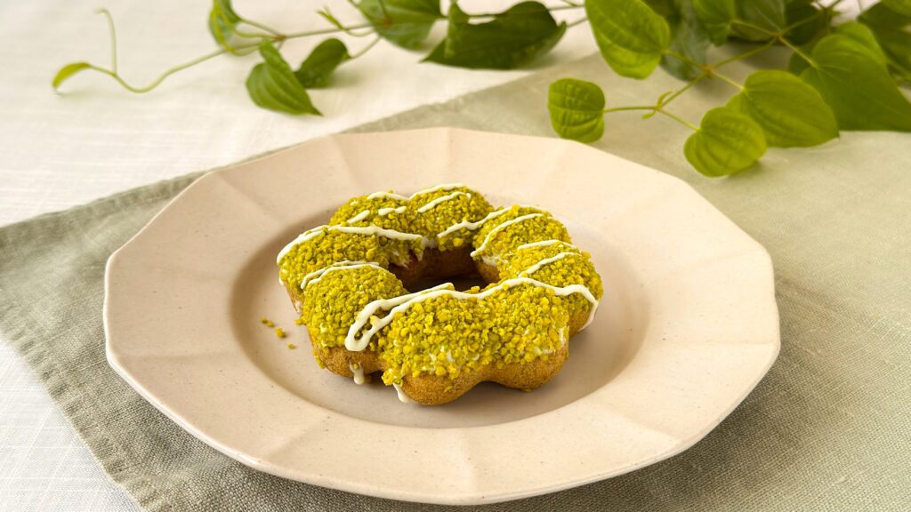 ミスタードーナツ_「ポン・デ・ザク宇治抹茶ミルク風」の皿のせ