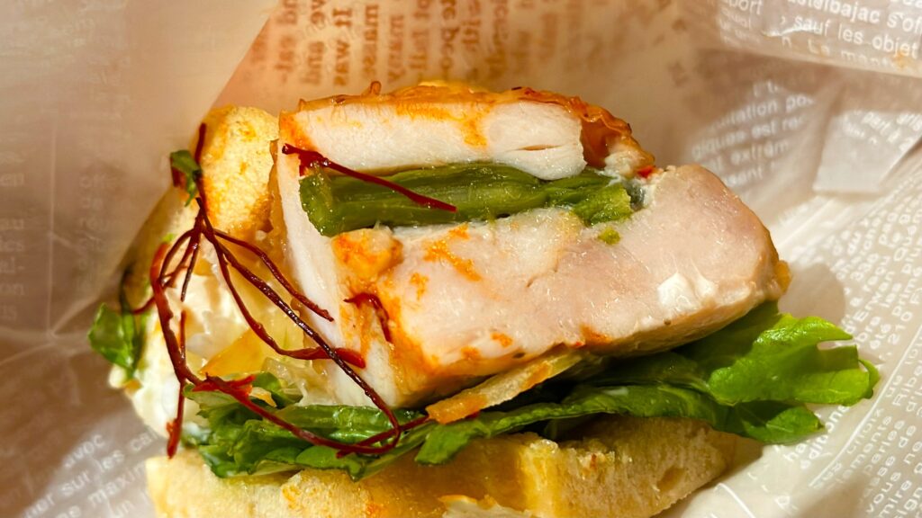 「アスパラミニロールチキンサンド」