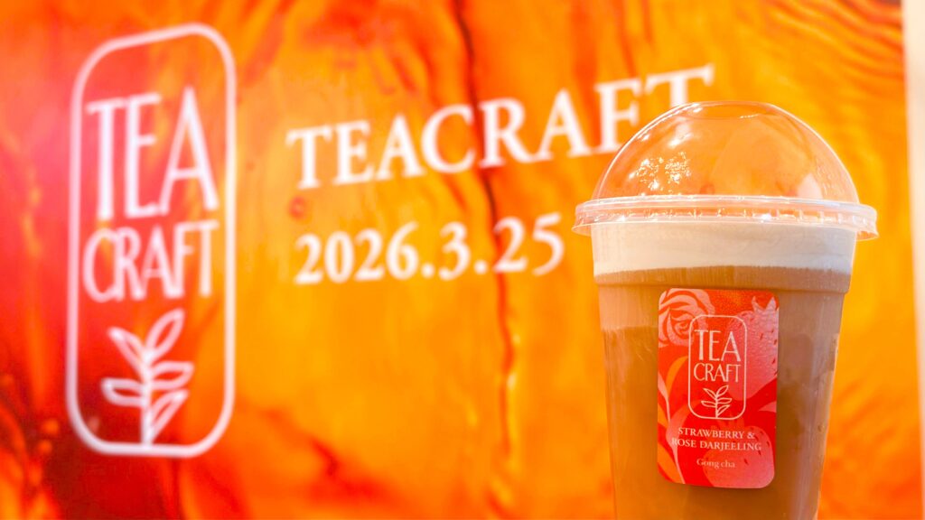 ゴンチャ_パネルと「ストロベリー&ローズ ダージリン ミルフォティー」