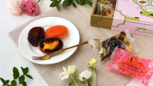シーキューブ_「焼きティラミス」や「焼きティラミス ショコラ」「焼きティラミス いちご」の皿盛りとパッケージ