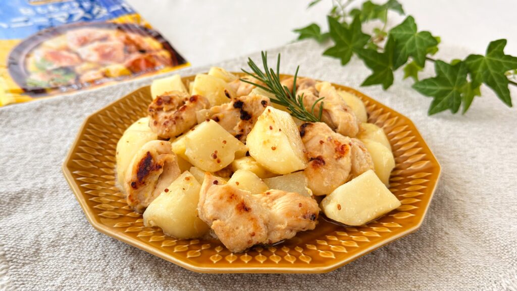 大塚食品_「メインディップ 鶏ももポテトのハニーマスタード」の皿盛りとパッケージ