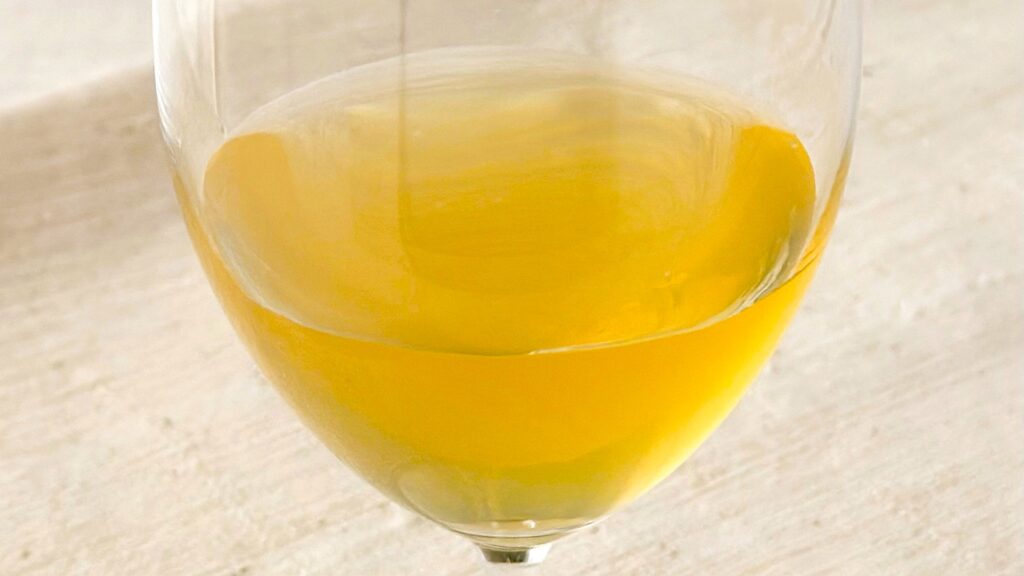 日東紅茶_グラスに注いだ「オリジナルレモネードベース」