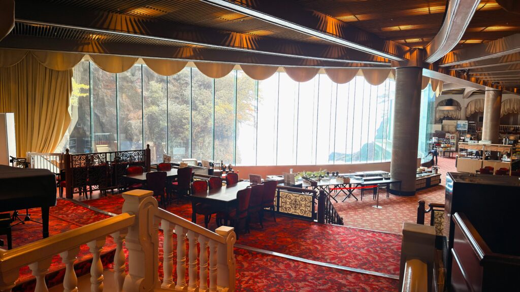 ホテルニューアカオ_メインダイニング錦の店内