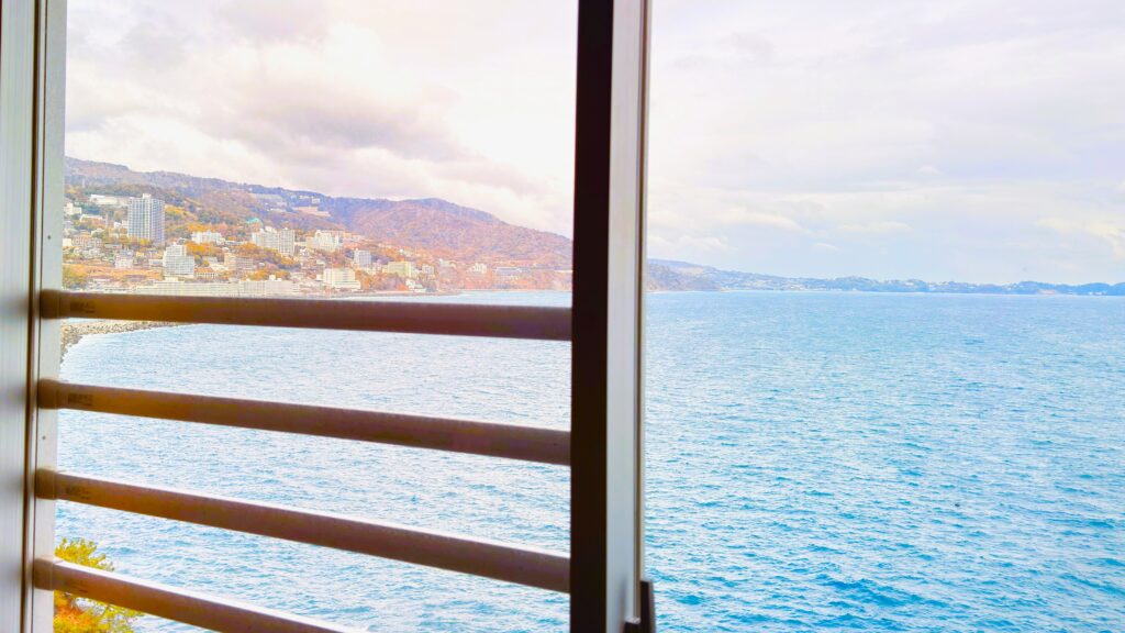 ホテルニューアカオ_改装前のお部屋から眺めた熱海の様子