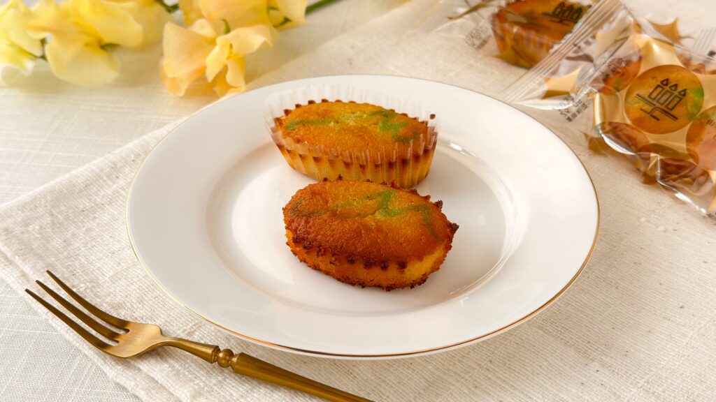 シュゼット_アンリ・シャルパンティエ「ゴールデン富士シャインマスカットマドレーヌ 〜山梨・ワイナリー仕立て〜」の皿盛り