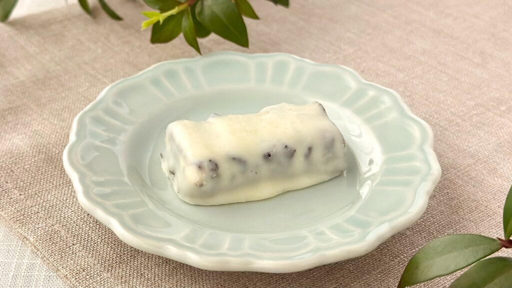 有楽製菓_北海道限定「白いブラックサンダー」の皿のせ