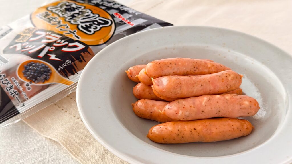 丸大食品_「燻製屋熟成ウインナー ブラックペッパー」のパッケージあけ