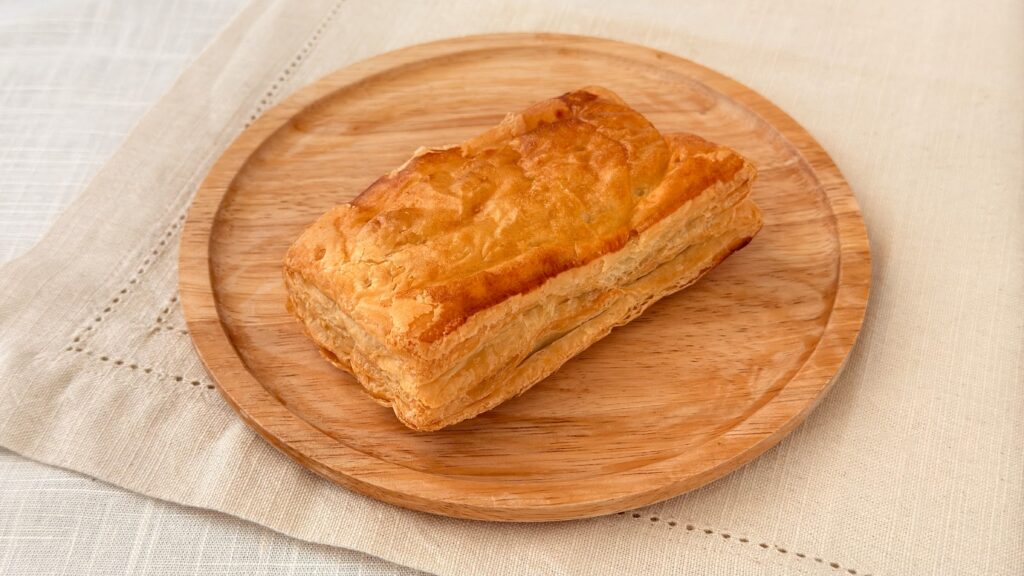 ミスタードーナツ_「バターチキンカレーパイ」の皿のせ