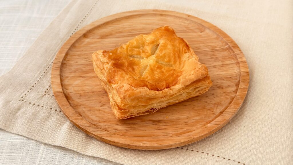 ミスタードーナツ_「ホワイトソースのクロックムッシュ風パイ」の皿のせ