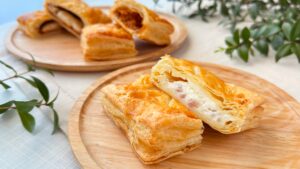 ミスタードーナツ_カットした「世界のグルメパイ」3種の皿盛り