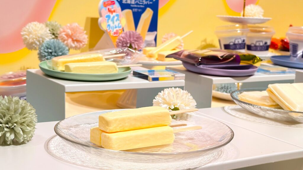 セブン-イレブン_バニラアイスクリームの皿盛り