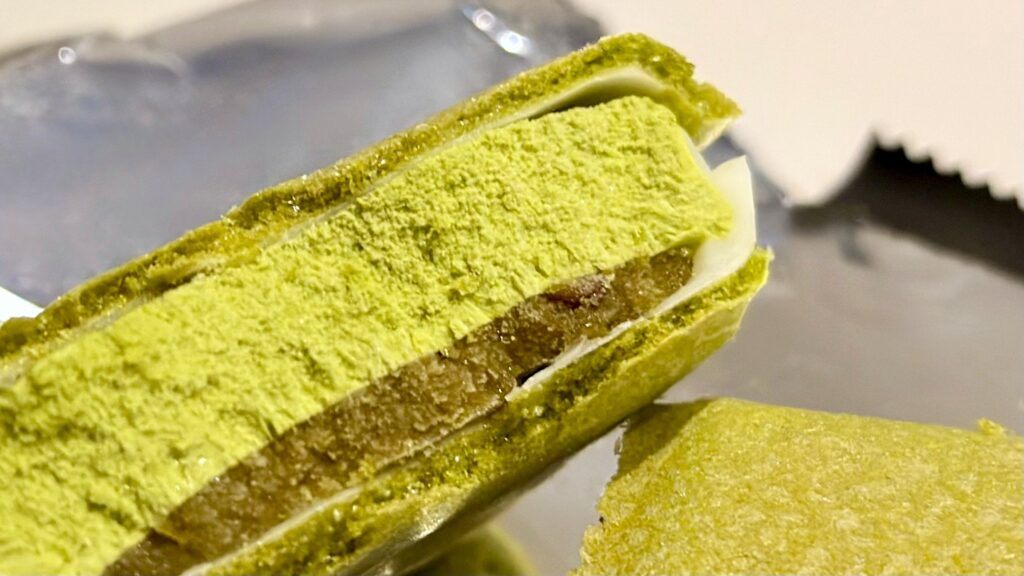 セブン-イレブン_「匠茶最中」の断面