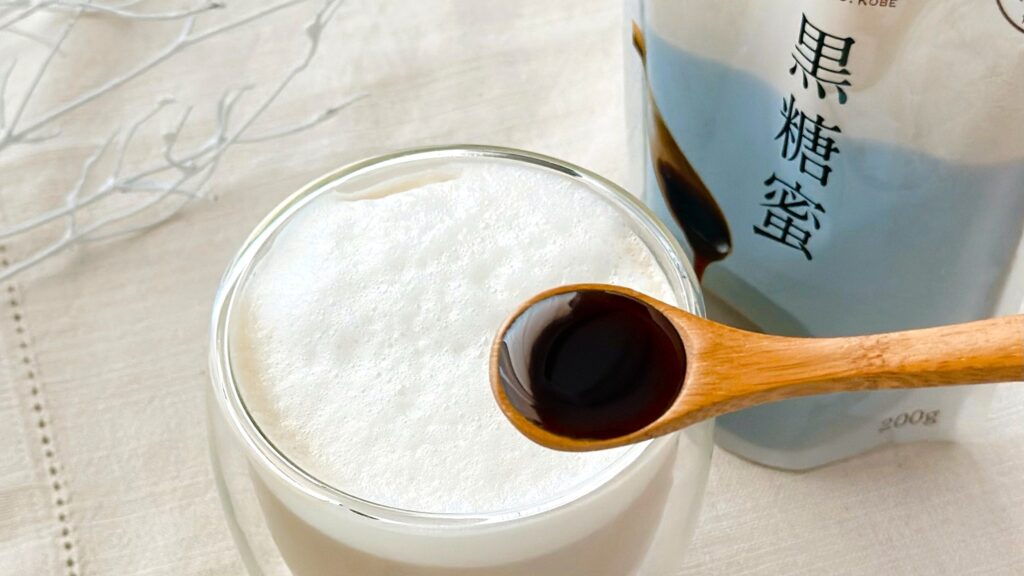 UCC_スプーンにのった「上島珈琲店の黒糖蜜」