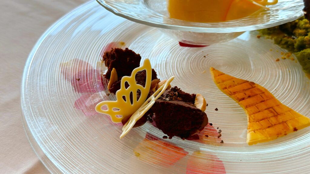 ザ・プリンスギャラリー 東京紀尾井町_イエローブリックロードをイメージしたスペシャルスイーツ