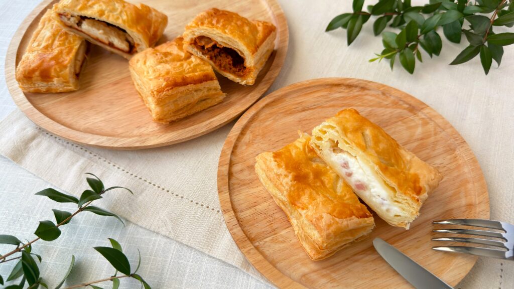 ミスタードーナツ_テーブルに並んだ「世界のグルメパイ」の皿盛り