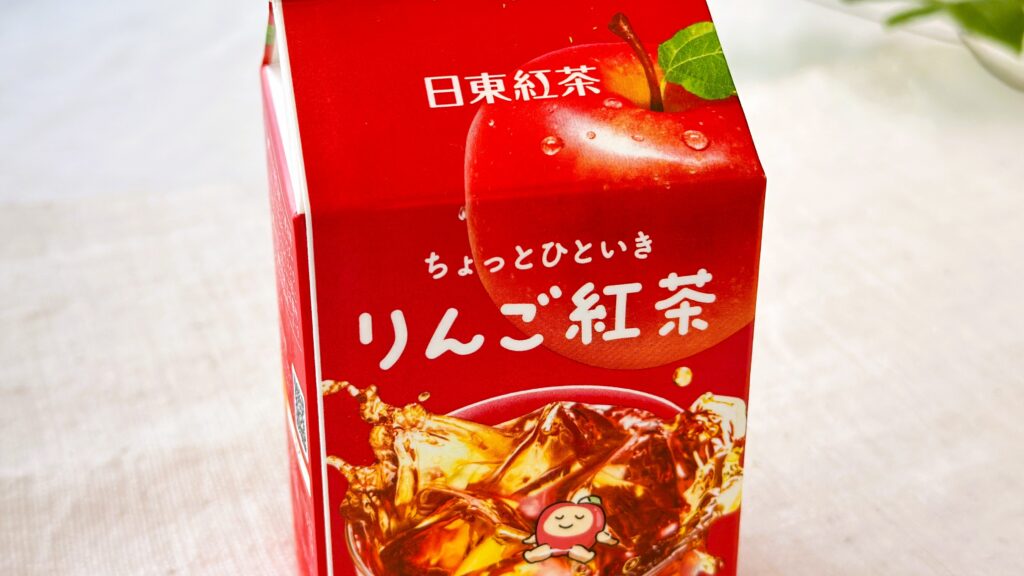 三井農林株式会社_チルド紙パックに入った「日東紅茶 りんご紅茶」のイラスト