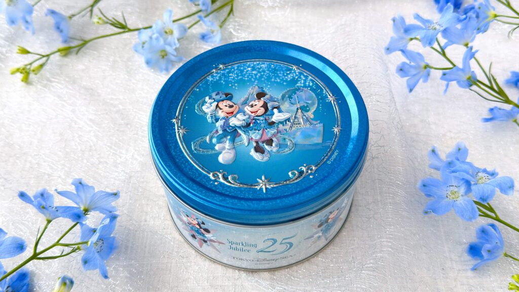 東京ディズニーリゾート_「チョコレート缶 ミッキーマウスと仲間たち 東京ディズニーシー25周年 スパーリングジュビリー」のパッケージ