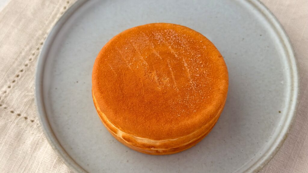 ニチレイ_パッケージから取り出した冷凍の「今川焼（カスタードクリーム）」