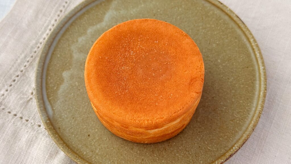 ニチレイ_パッケージから取り出した冷凍の「今川焼（あずき）」