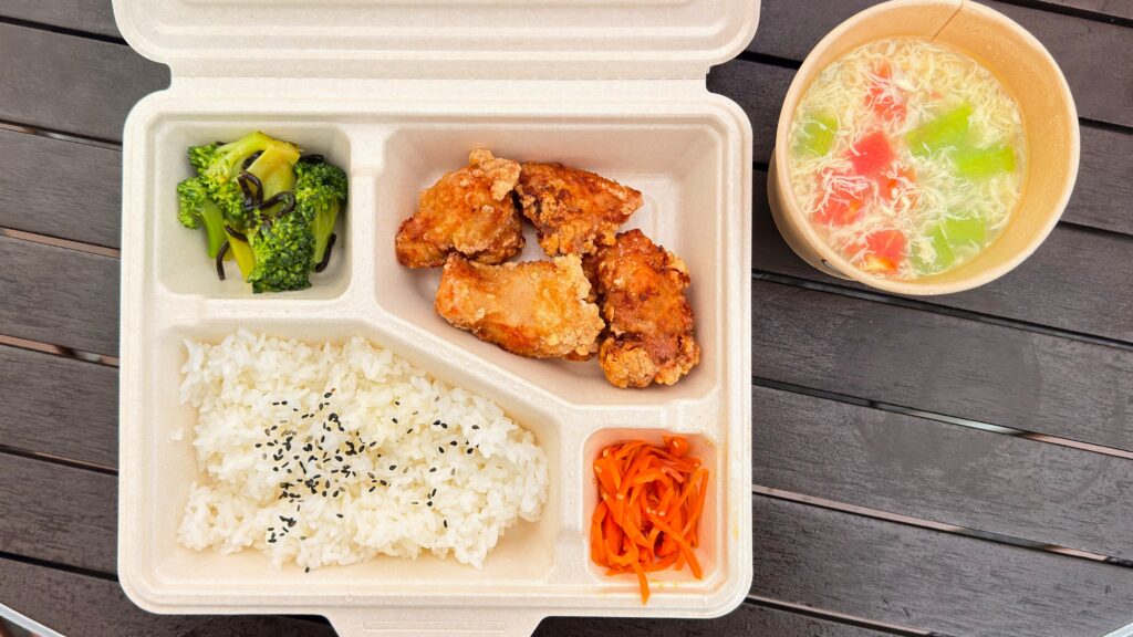 かどや_『究極の純正ごま油BOX』から揚げ BOXと「ご当地限定スープ」のふた開け