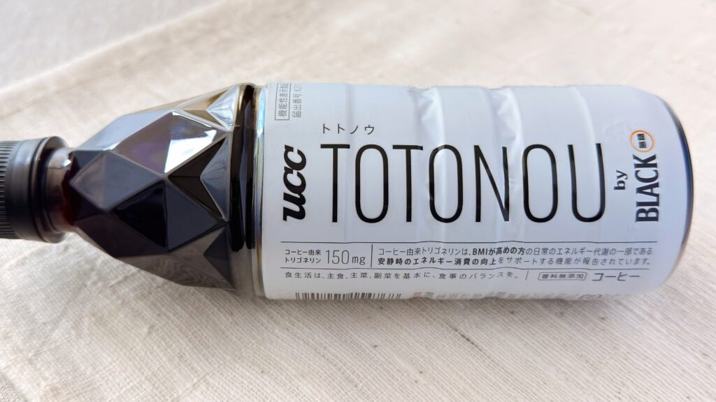 UCC_横に置いた「UCC TOTONOU(トトノウ) by BLACK無糖 PET500ml」