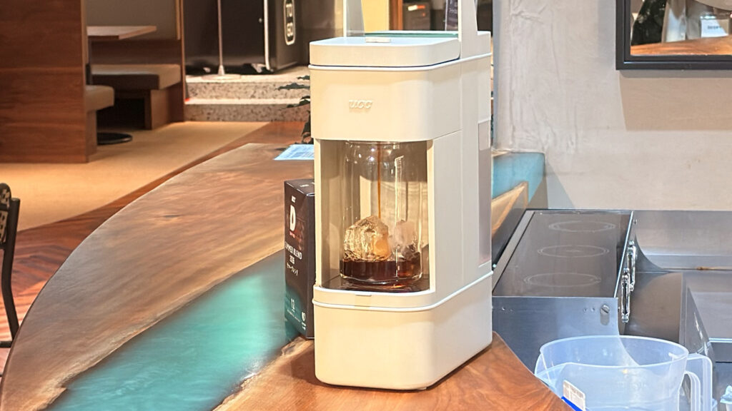 UCC_UCC DRIP PODで「ホンジュラス&コロンビア」をドリップしている様子