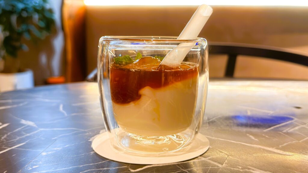 UCC_「ヨーグルトコーヒー（ホンジュラス&コロンビア）」のグラデーション