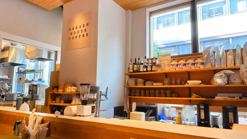 GARDEN HOUSE COFFEE_店内カウンターの様子