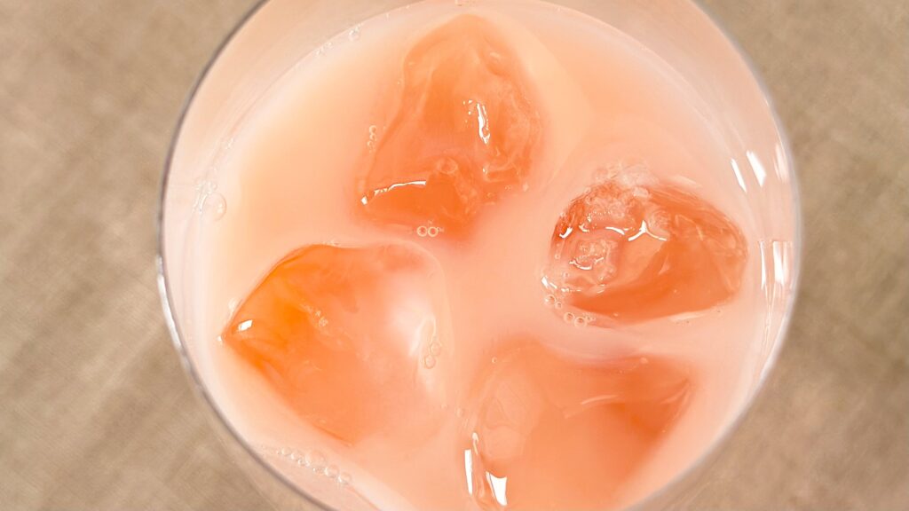スターバックス_「スターバックス® FRUITY CHEERS™ TORORI ストロベリーベルガモット」の中身