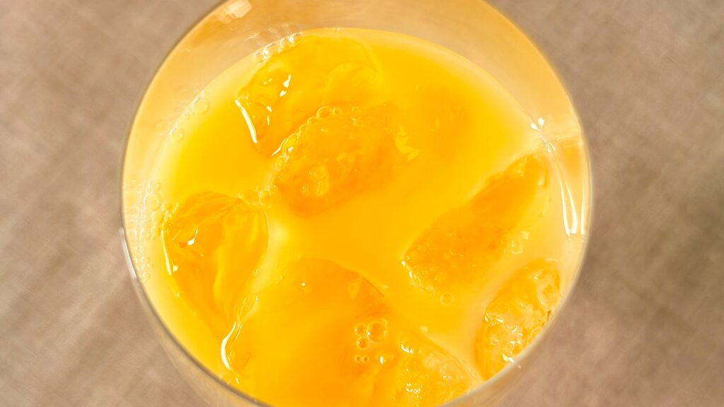 スターバックス_「スターバックス®FRUITY CHEERS™ TORORI マンゴーパッションフルーツ」の中身