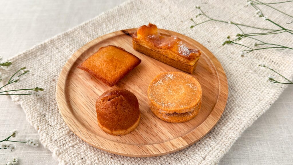 GOOD NEWS_ブラウンチーズブラザーズの焼き菓子の皿盛り