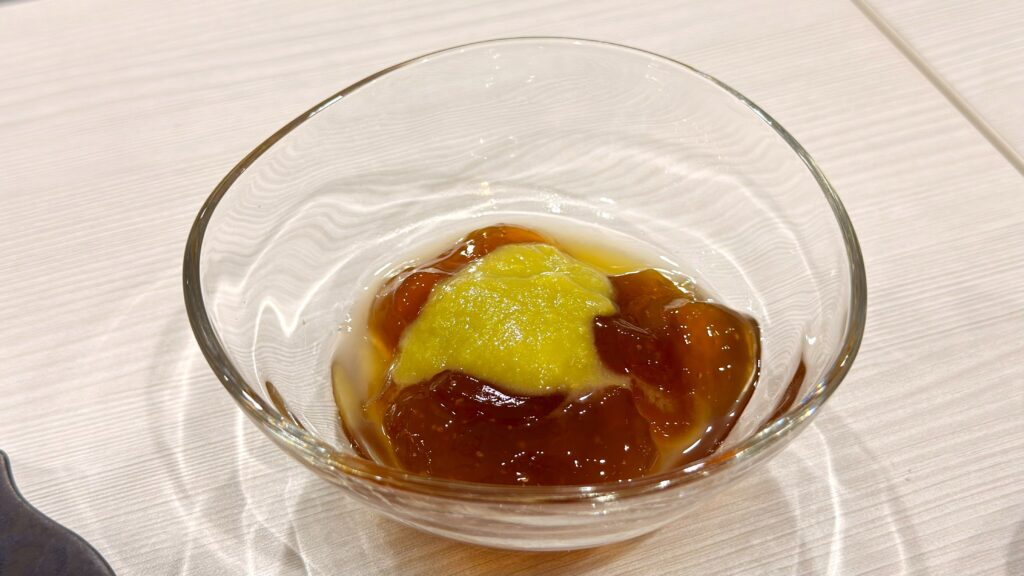 ファンケル_期間限定ずんだタレがついた「自家製わらび餅」