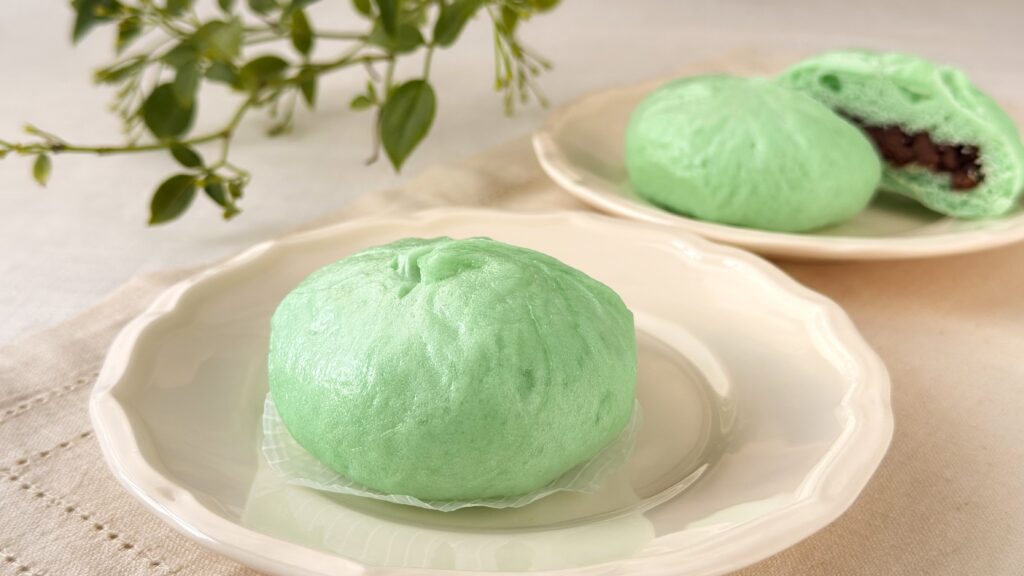 エキュート大宮_「PAOPAO」の期間限定「チョコミントまん」の皿盛り