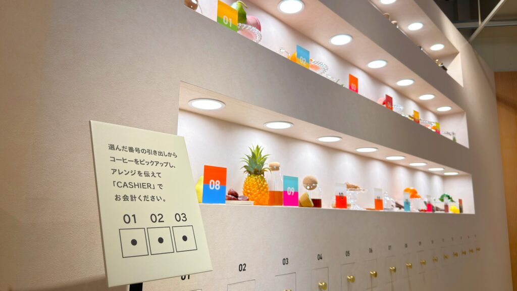 UCC_カプセルの扉がついた棚