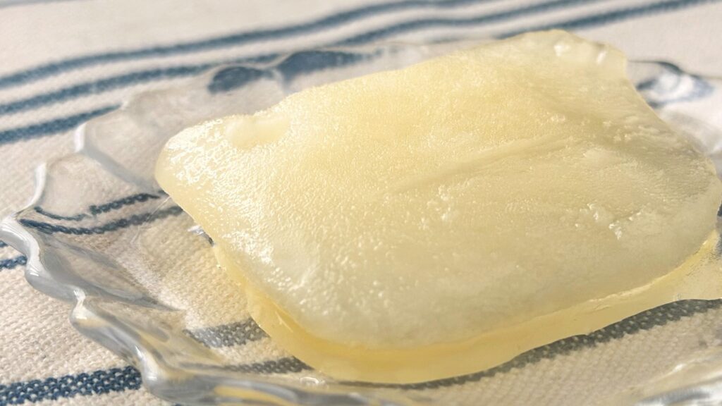 UHA味覚糖_ガラス皿にのった「忍者めしアイススラリー すっきり柑橘味」